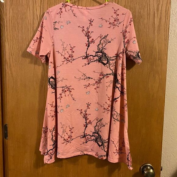 🌺3 for $30🌺LuLaRoe Long Flared T-shirt, Size XS. (S83) - Picture 2 of 5